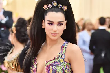Dua Lipa is officially dating Anwar Hadid, Bella and Gigi Hadid’s younger brother
