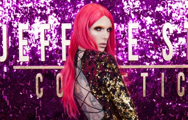 A Customer Has Found Something Really Gross In Their Jeffree Star Skin Frost Palette