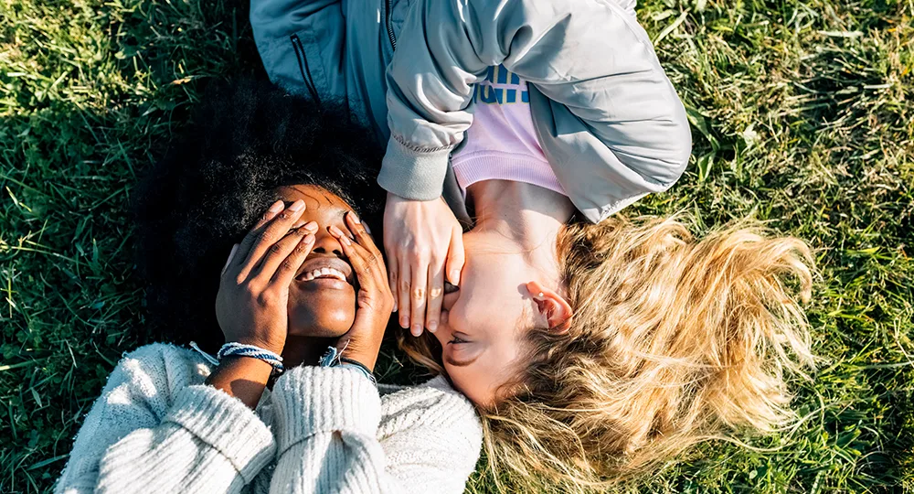 girls-on-grass