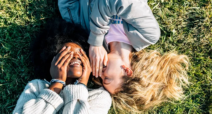 girls-on-grass