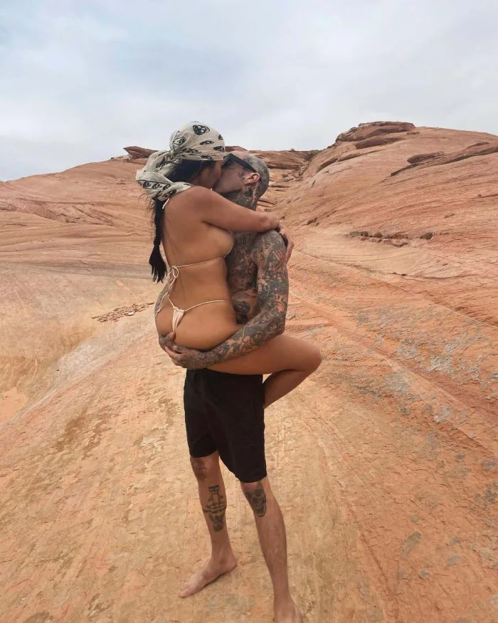 kourtney-kardashian-travis-barker