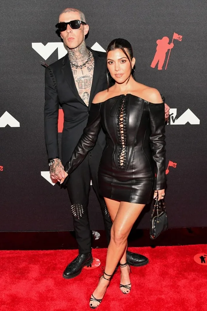 kourtney-kardashian-travis-barker-vmas-2021