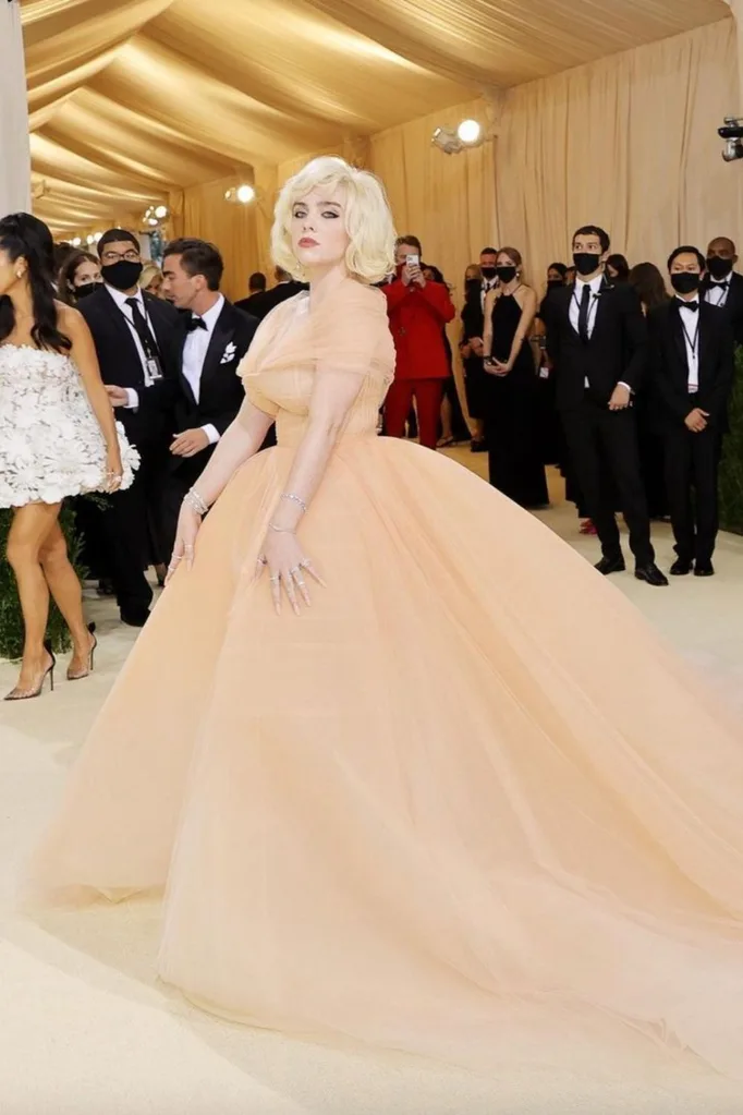 billie-eilish-met-gala