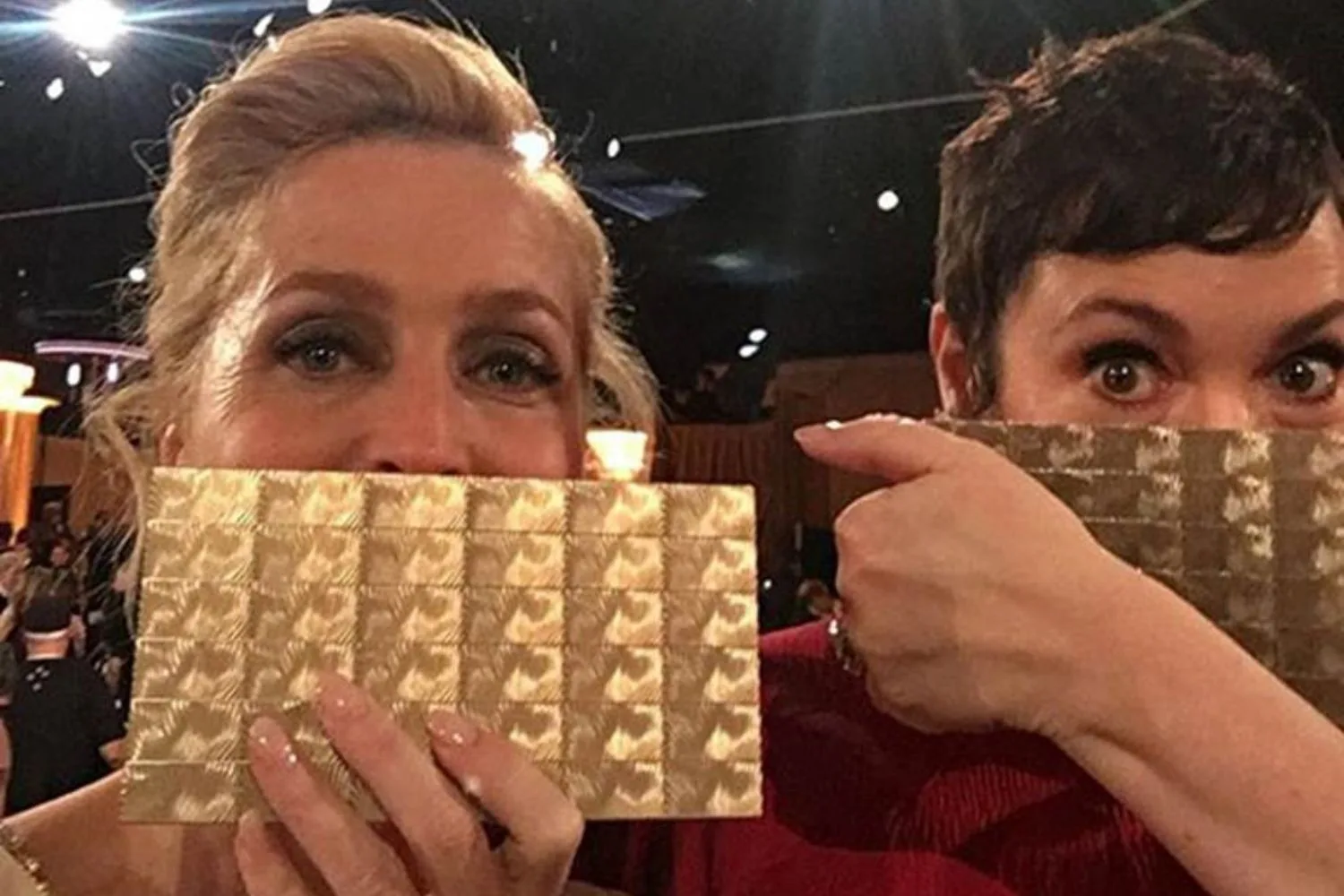 gillian-anderson-olivia-coleman