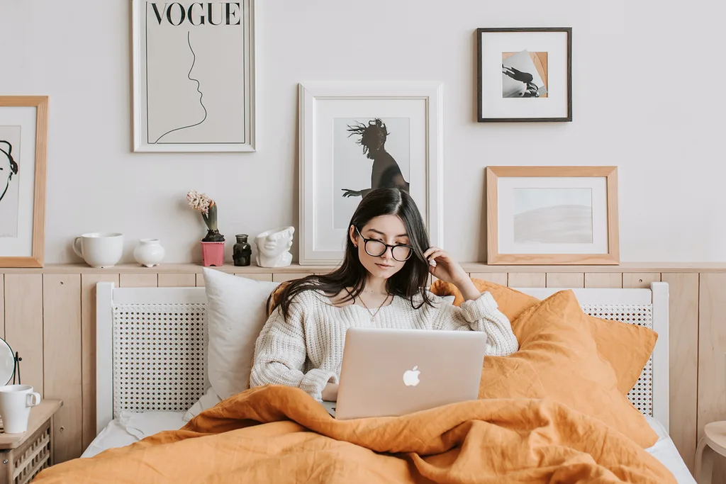 bed-laptop