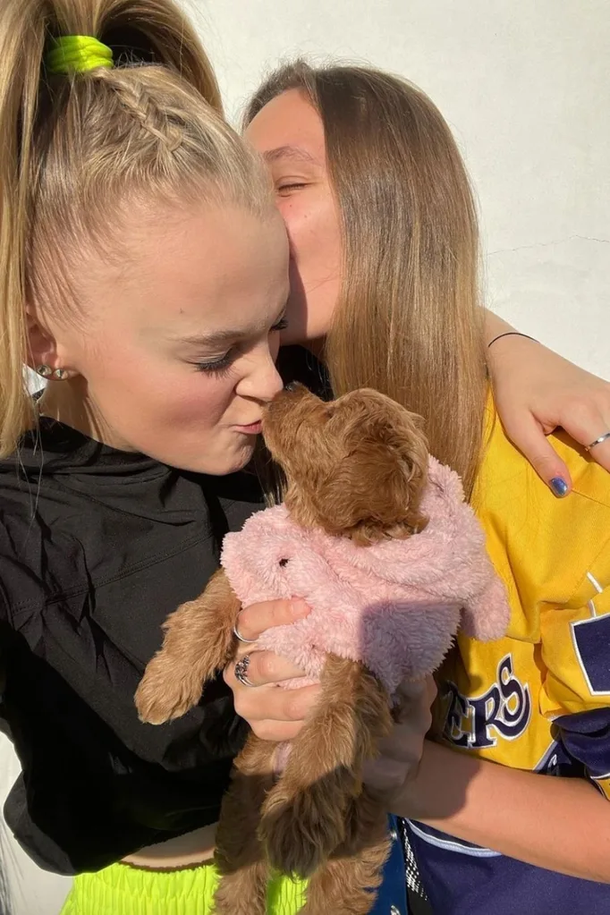 jojo-siwa-girlfriend-kylie-prew