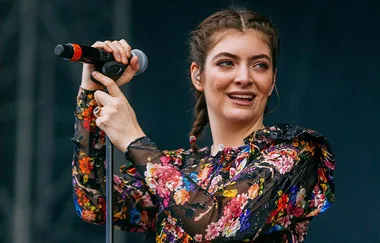 Lorde Opens Up About How She Was Bullied For Her Monobrow