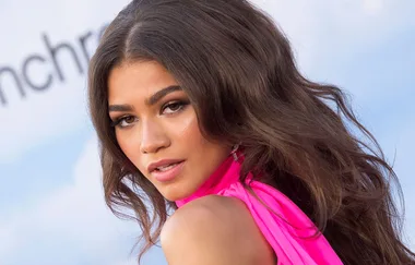 The Internet Is Flipping Out Over The MAJOR Photoshop Fails In Zendaya’s ‘Vanity Fair’ Cover