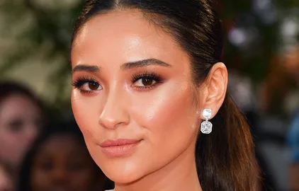 Shay Mitchell Nude Beach | Girlfriend