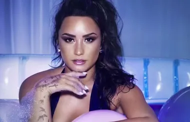 PSA: Demi Lovato just spoke out about dating girls and we’re LIVING for it