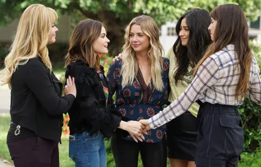 The first cast photo of PLL spinoff ‘The Perfectionists’ is here