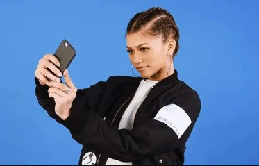 ATTENTION INSTAGRAM ADDICTS: *This* Is The Most Flattering Selfie Angle, According To Science