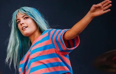 Halsey Had To Cancel Her Concert Abruptly Mid-Show Due To A “Personal Emergency”