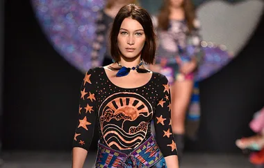 Bella Hadid Yelled At A Security Guard Who Shoved A Fan And #YES