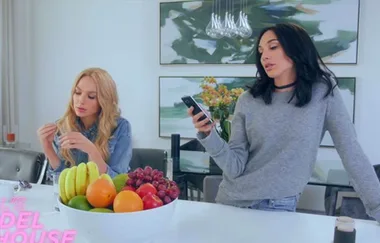 Gal Gadot Just Impersonated Kendall Jenner And It’s Pretty Savage