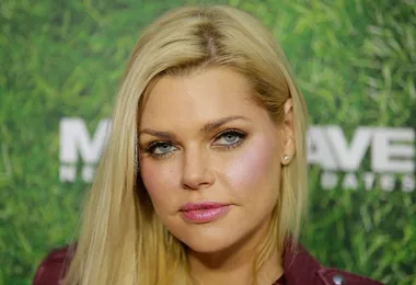 Sophie Monk Breaks Down On Live Radio After Evicting James From The Bachelorette