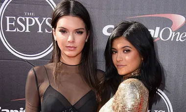 People Have Noticed That Kendall And Kylie Always Do THIS Weird Pose In Photos