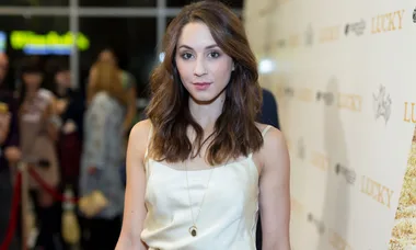 Troian Bellisario Has Rose Gold Hair Now And We’re Officially ~*Obsessed*~