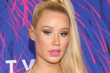 Iggy Azalea Face-plants On Stage In Major Stiletto Heels During A Show