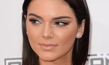 How To Fix Wonky Winged Eyeliner In Two Seconds Flat