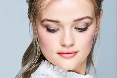 Fresh and floral beauty look