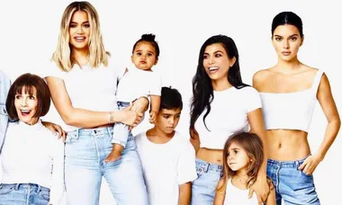 The Kardashians Just Unveiled Their Holiday Card & People Are SHOOK Over Pregnant Kylie Jenner