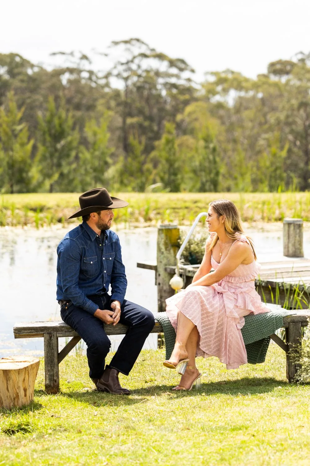 farmer wants a wife todd and daisy on a bench