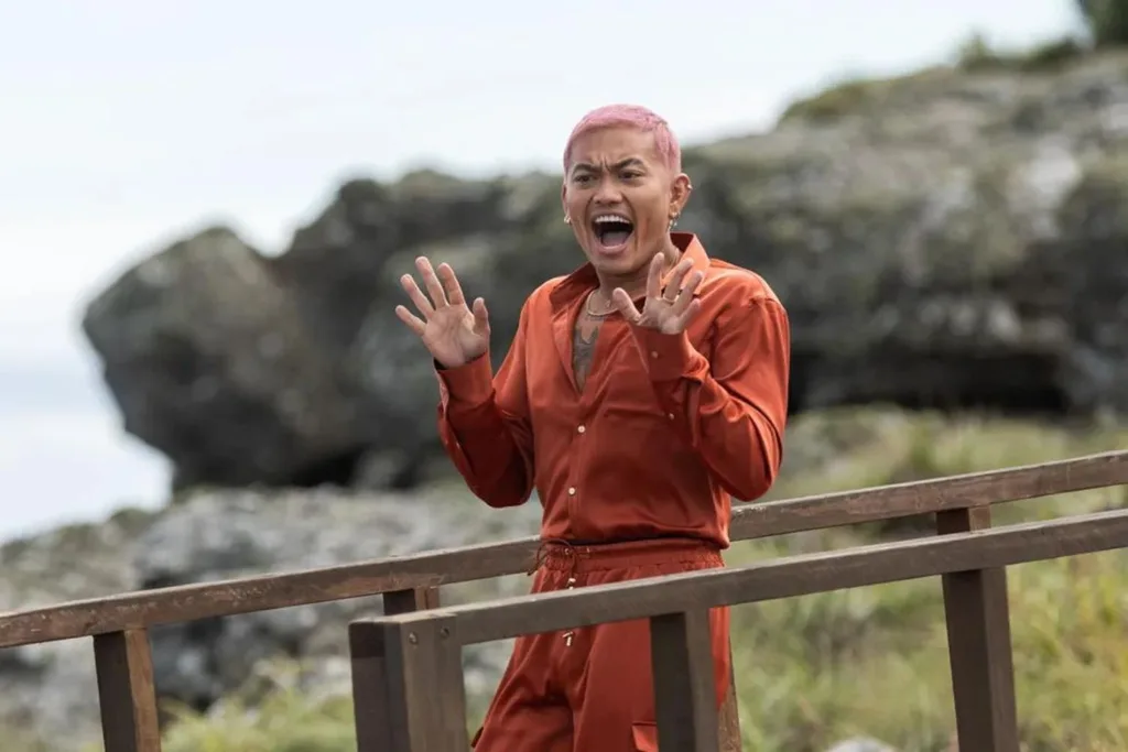 khanhong-excitedman-pinkhair-realitytv