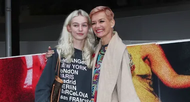 jess rowe and daughter allegra pose at australian fashion week
