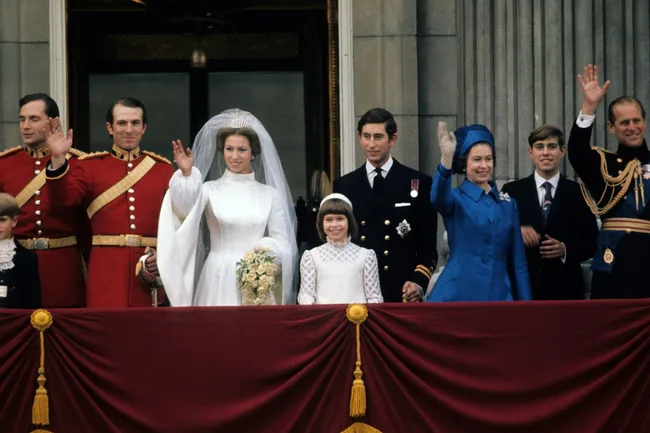 the royal family stand on the balcony and princess annes wedding
