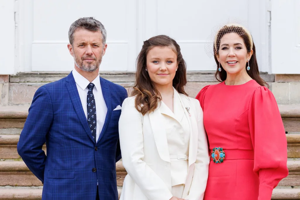 princess isabella standing inbetween king frederik and queen mary