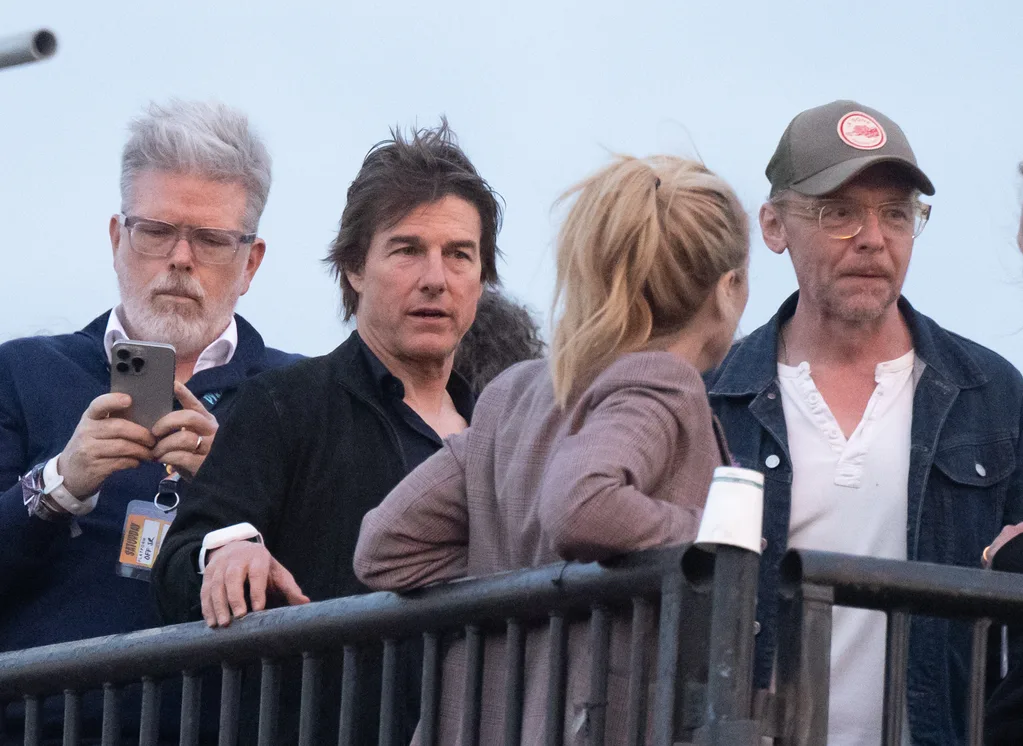 tom cruise gillian anderson