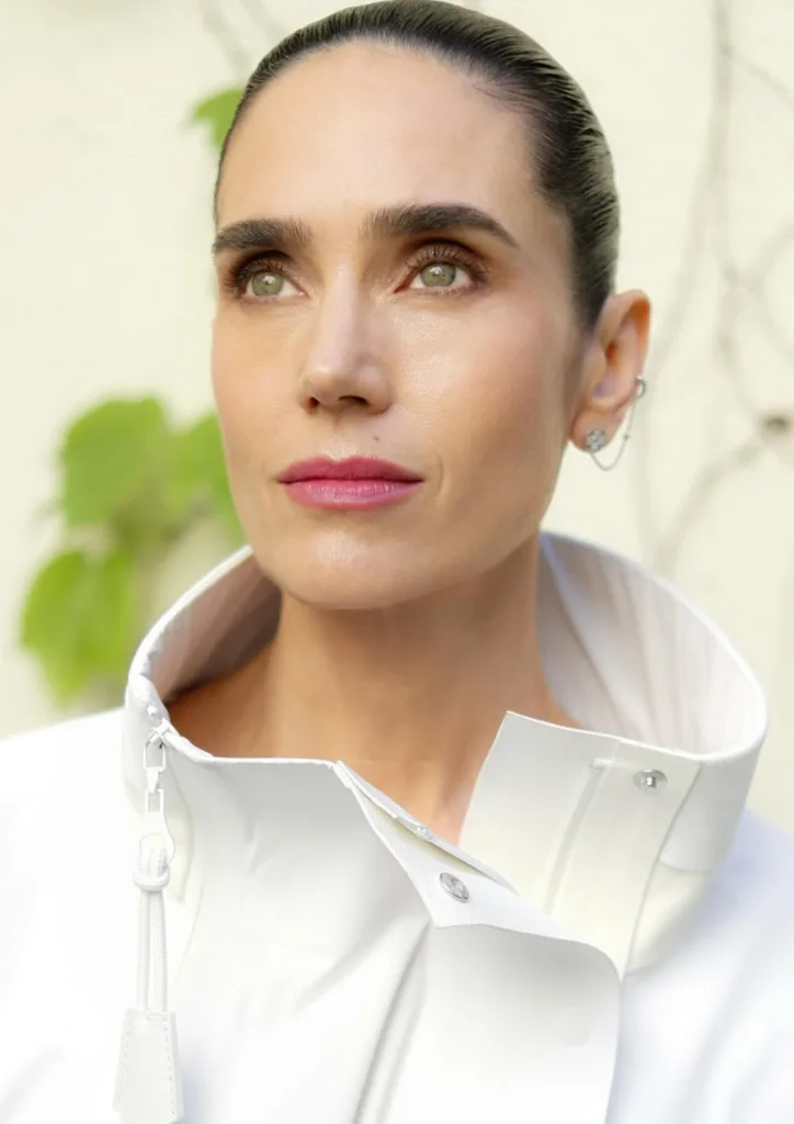 Jennifer Connelly glowy makeup