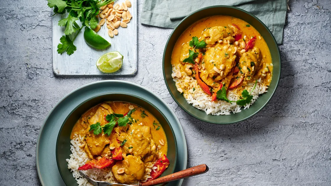 A Creamy Satay Chicken to cook in the slow cooker | New Idea
