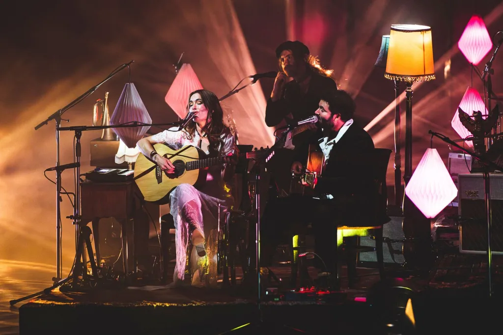 angus and julia stone on stage