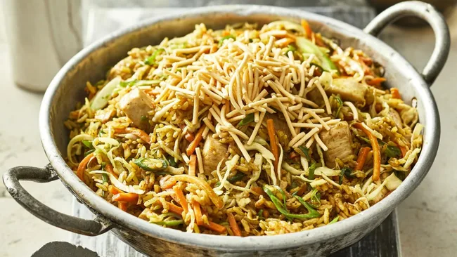 Curried Chicken Rice with Crunchy Noodles