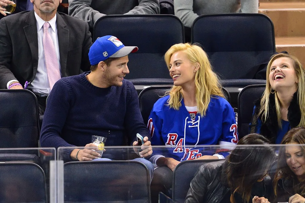margot robbie and tom ackerley at the Philadelphia Flyers vs New York Rangers game at Madison Square Garden on November 19, 2014