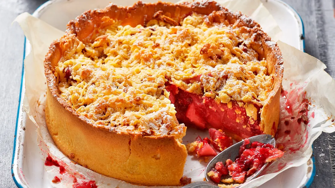 Apple and Raspberry Custard Streusel Pie | New Idea