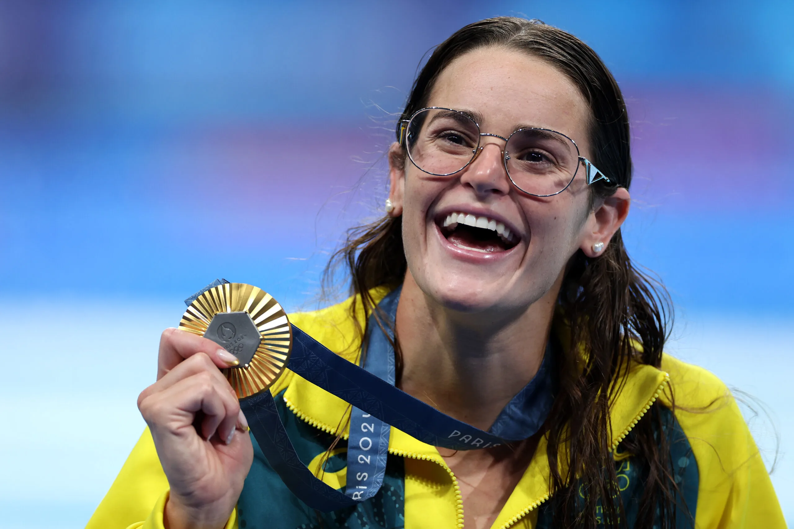 NANTERRE, FRANCE - JULY 30: Gold Medalist Kaylee McKeown of Team Australia poses following the Swimming medal ceremony after the Women's 100m Backstroke Final on day four of the Olympic Games Paris 2024 at Paris La Defense Arena on July 30, 2024 in Nanterre, France. (Photo by Sarah Stier/Getty Images)