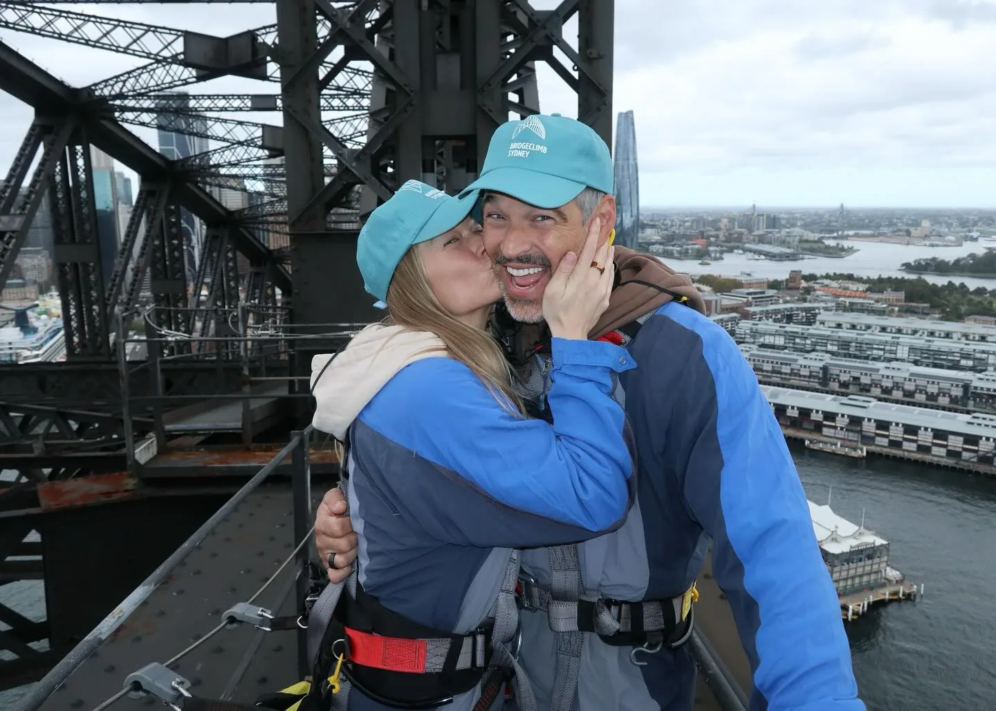 leann rimes and eddie cibrian on the sydney harbour bridge