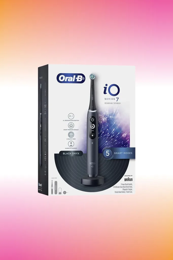 Oral B Power Toothbrush iO 7 Series Black.
