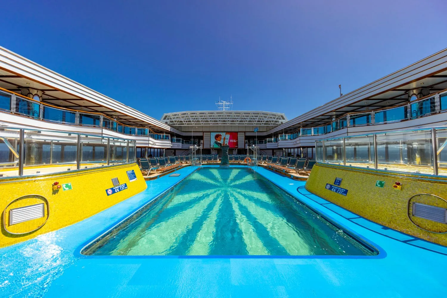 carinval cruise line pool