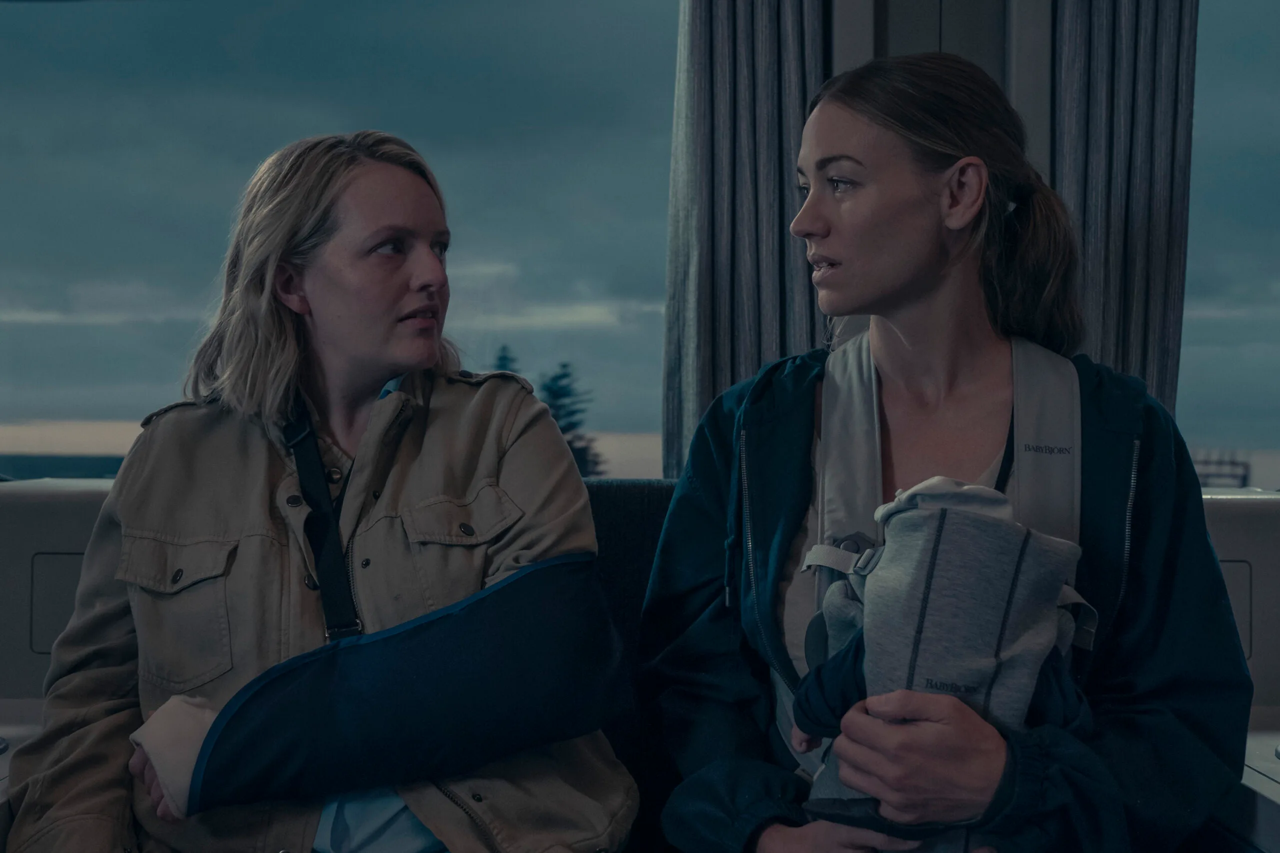 Elisabeth Moss Yvonne Strahovski The Handmaid's Tale season six