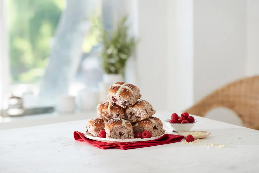 bakers delight hot cross buns