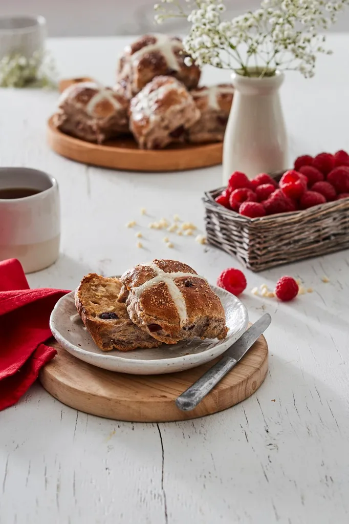 bakers delight hot cross buns