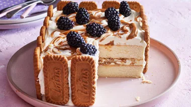 Caramelised Biscuit Cream and Blackberry Cake