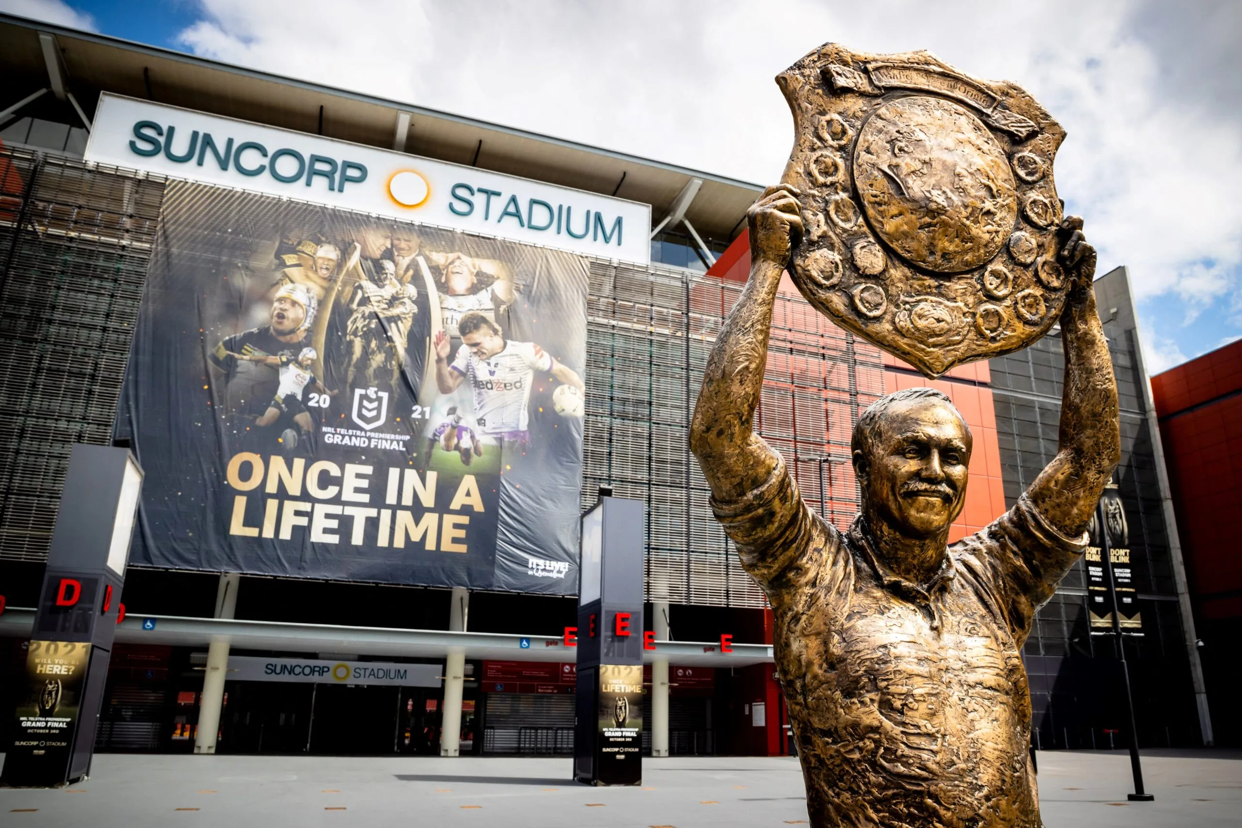Wally Lewis statue