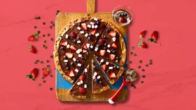 berry choc-chip cookie pizza