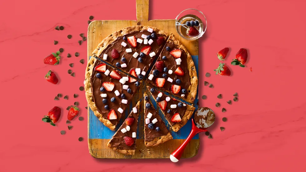 berry choc-chip cookie pizza