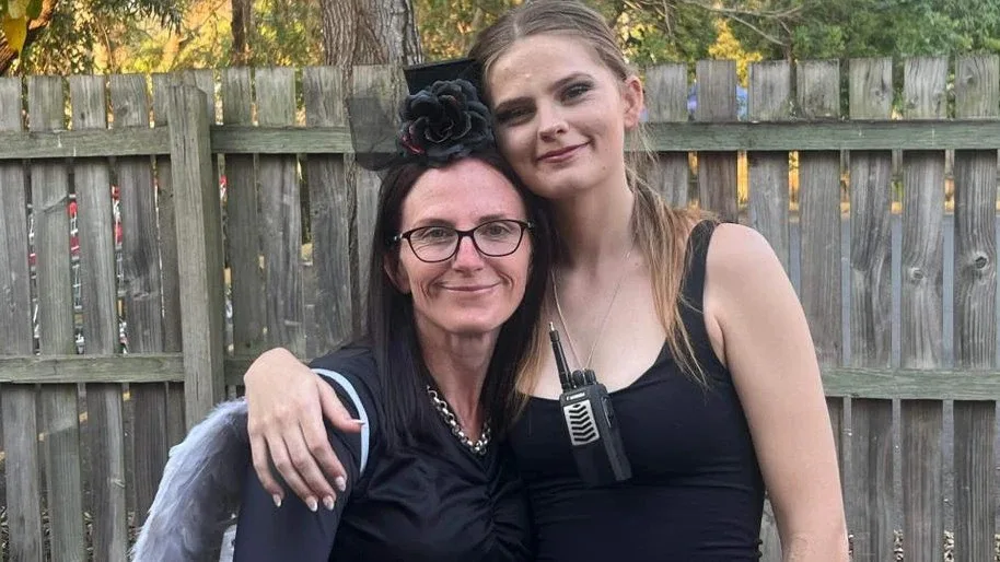phoebe bishop and mum